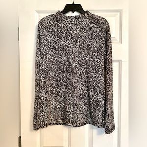Buckle Daytrip mock turtleneck black and white leopard print XL fits like L